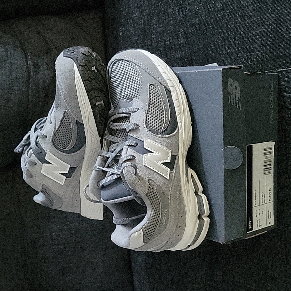 New balance 2002r